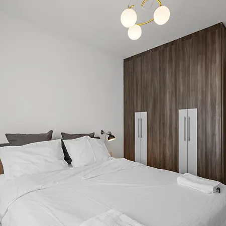 Artmob Coresi Apartamento *