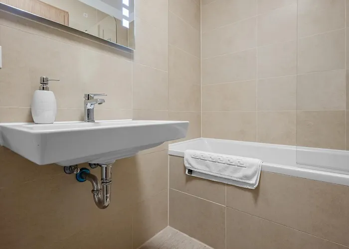 Artmob Coresi Apartment *